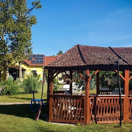Harmonia Apartmanhaz * 발라톤엘