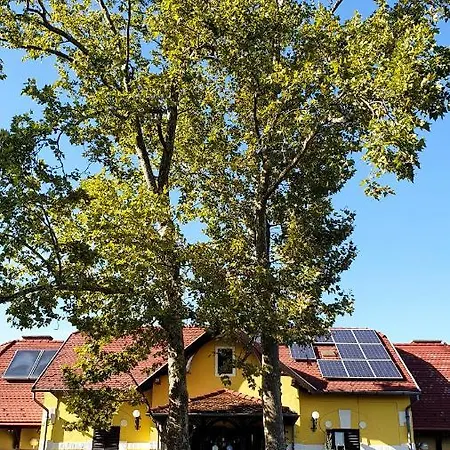 Harmonia Apartmanhaz * Balatonlelle