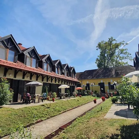 Harmonia Apartmanhaz * 발라톤엘