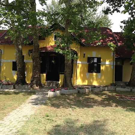 شقة Harmonia Apartmanhaz *